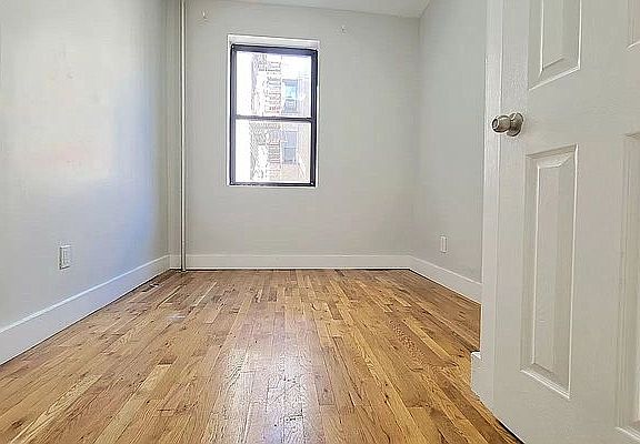 4th image of 2100 Westbury Ct APT 4M