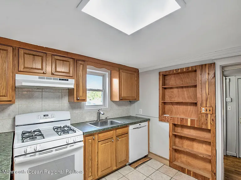 284 Millstone Rd — Photo 23