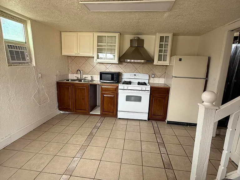 1018 Lakewood Rd #B — Photo 5