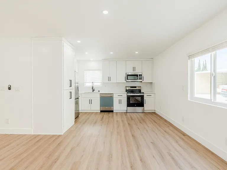 5919 Woodruff Ave #2-3-4 — Photo 8