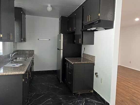 2nd image of 2219 Crenshaw Blvd #2