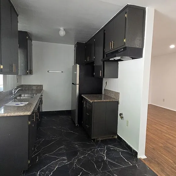 2219 Crenshaw Blvd #2 — Photo 2