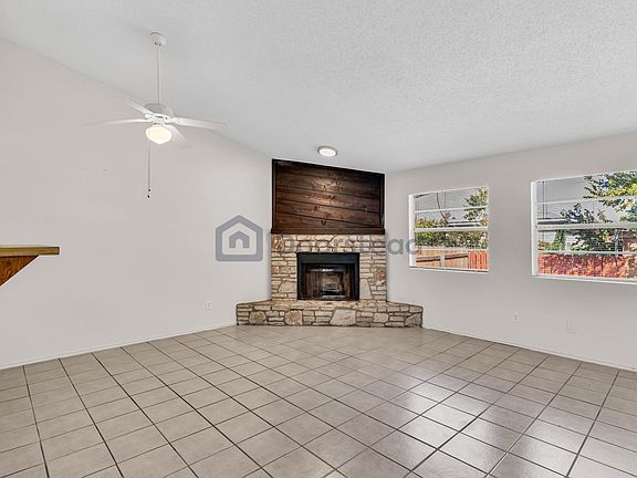 4th image of 1000 Country Aire Dr