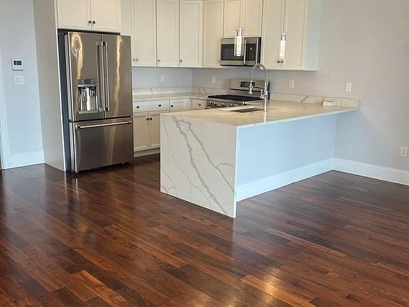 2nd image of 87 Medford St #Penthouse 4