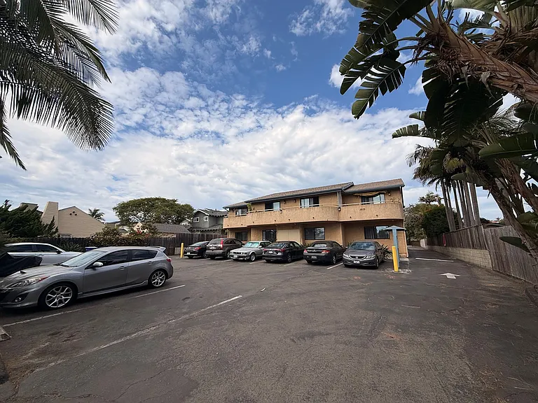 Vulcan Apartments — Photo 1