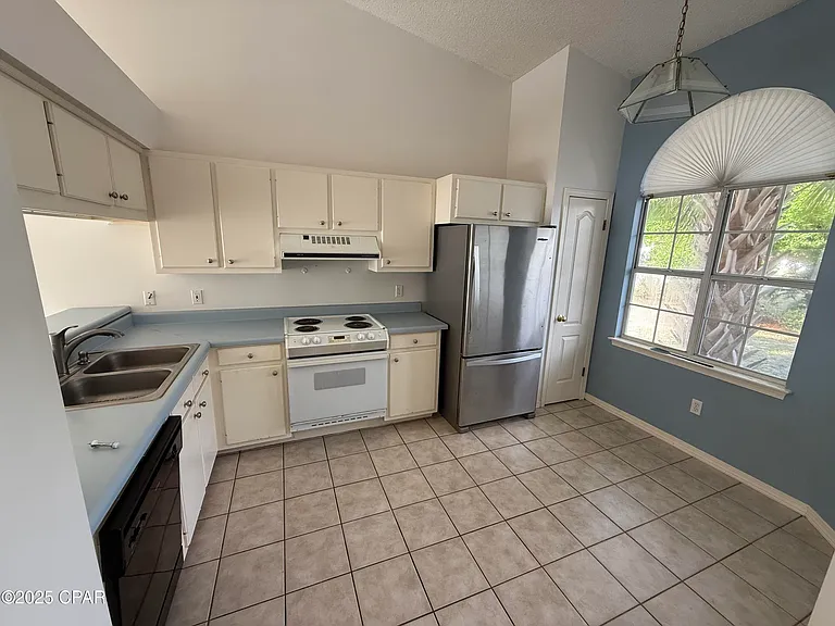 212 Argonaut St — Photo 5