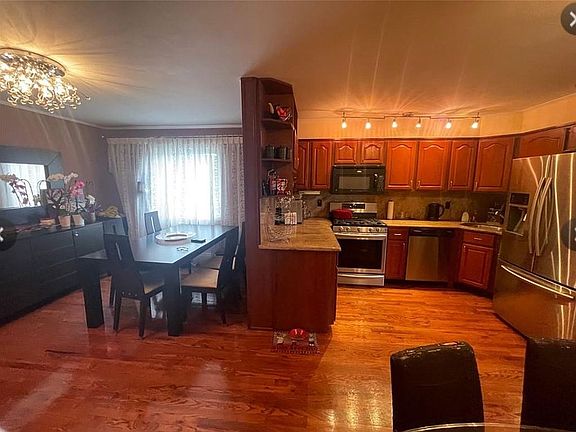5th image of 156 Winham Ave
