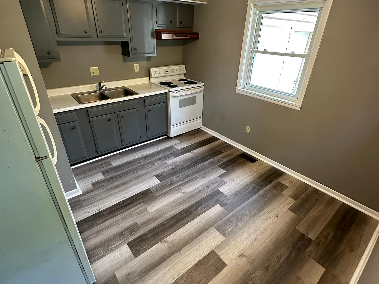2 bed, 850 sqft, $950 — Photo 2