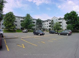 214 Viewmount Dr #310, Ottawa, ON K2E7X3