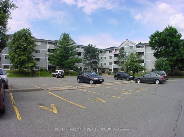214 Viewmount Dr #310, Ottawa, ON K2E 7X3
