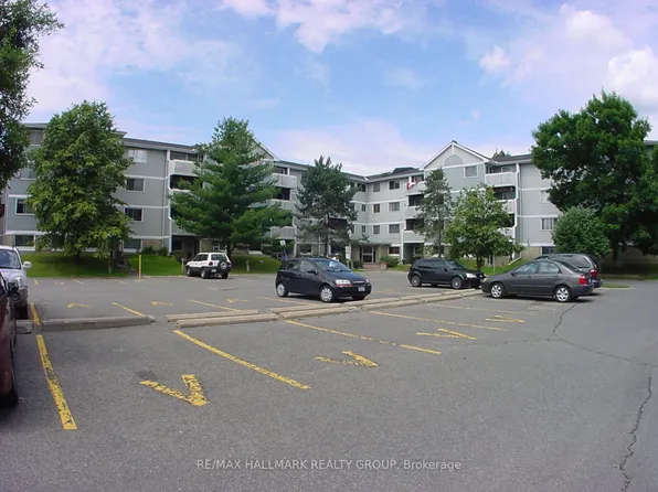 214 Viewmount Dr #310, Ottawa, ON K2E 7X3