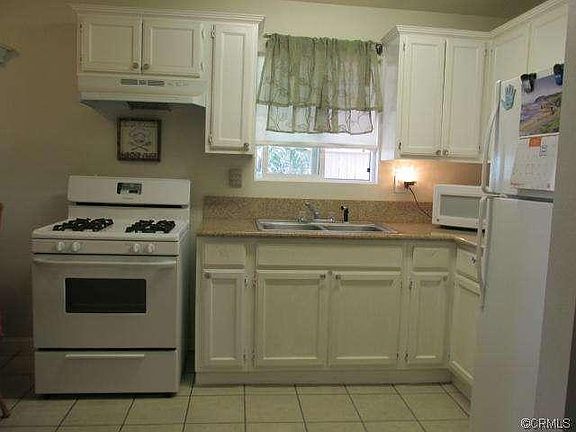 4th image of 16582 Valencia Ave