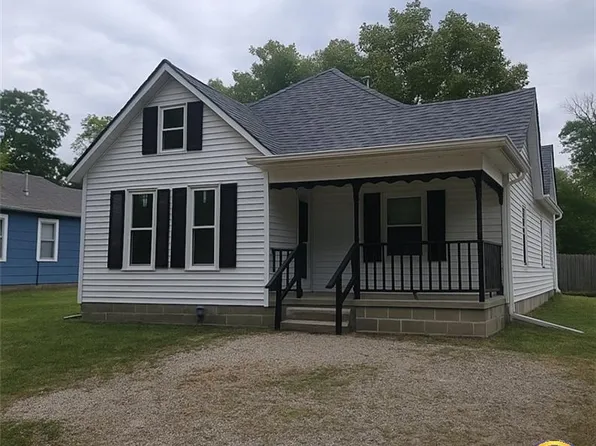 307 Walnut St, Wellsville, KS 66092
