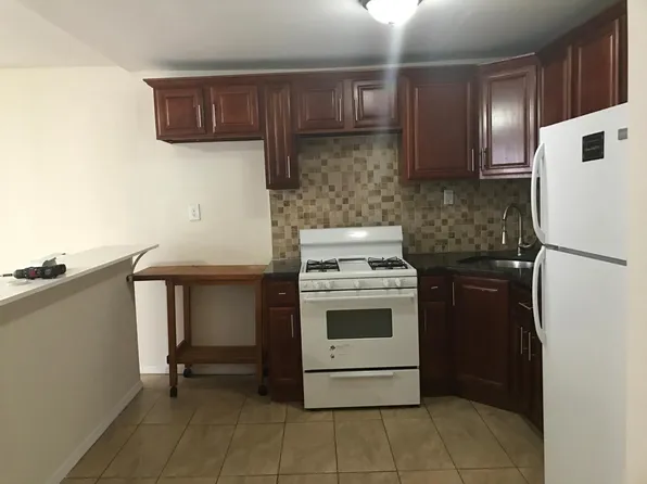32 E 169th St, Bronx, NY 10452