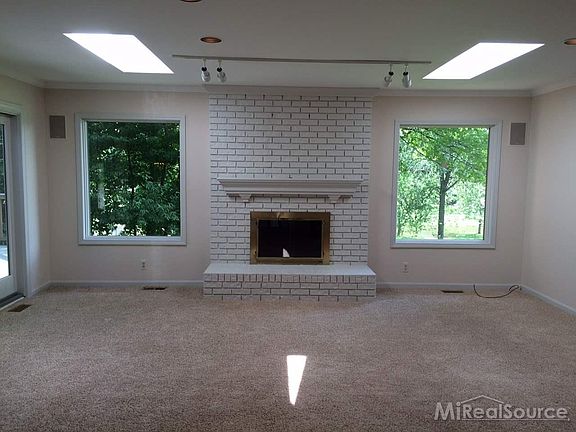 5th image of 656 Brookwood Ln E
