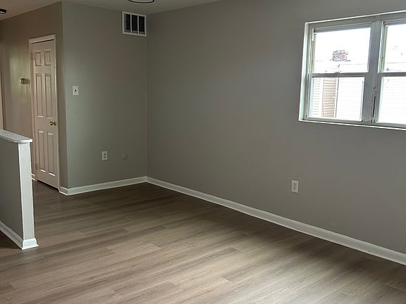 3rd image of 4510 N Lawrence St #11