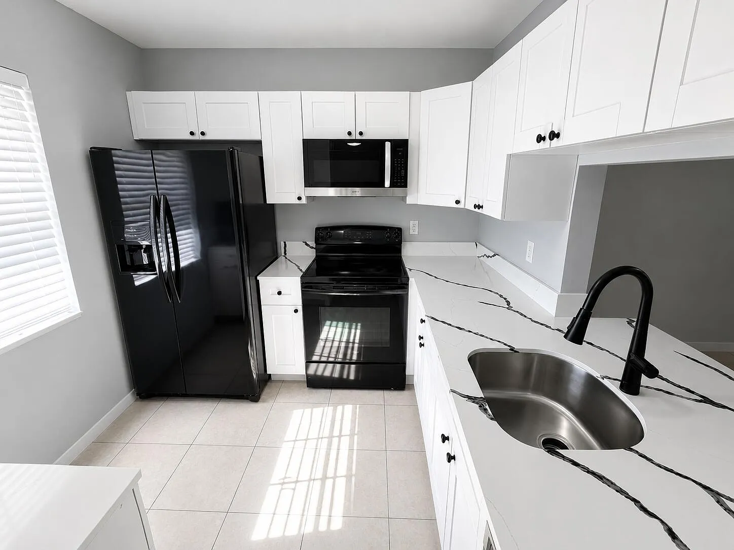 2 bed, 2.0 bath, 1360 sqft, $2,200 — Photo 2