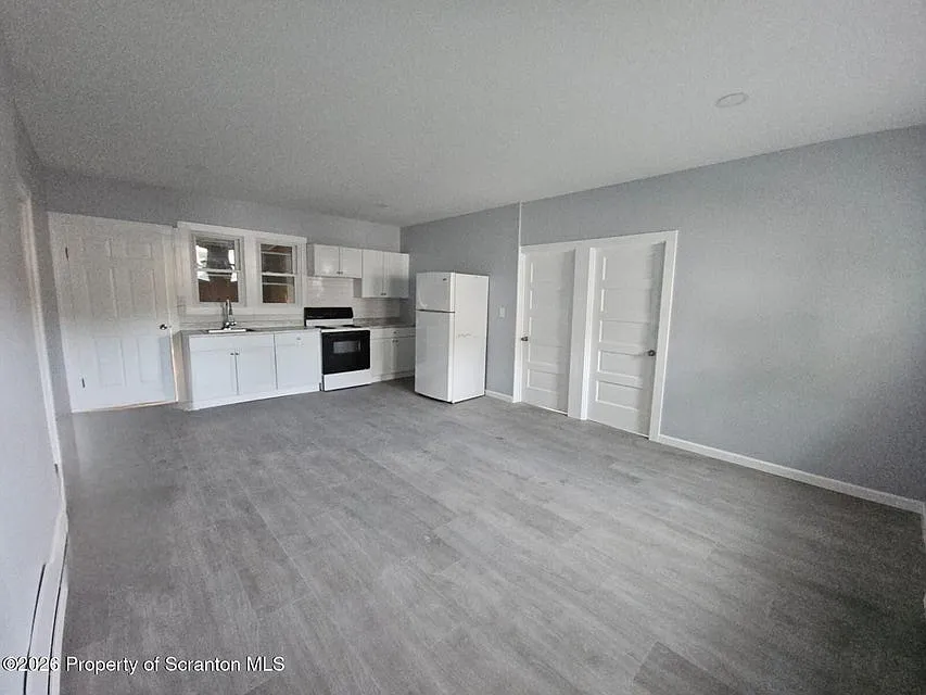 2 bed, 600 sqft, $1,350 — Photo 2