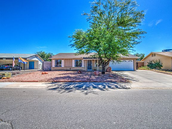 4th image of 319 N VALENCIA Drive