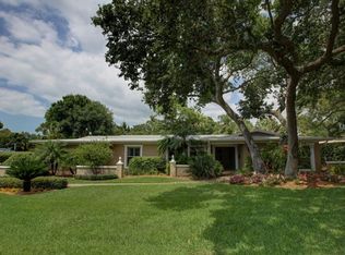 4 S Pine Cir, Belleair, FL 33756
