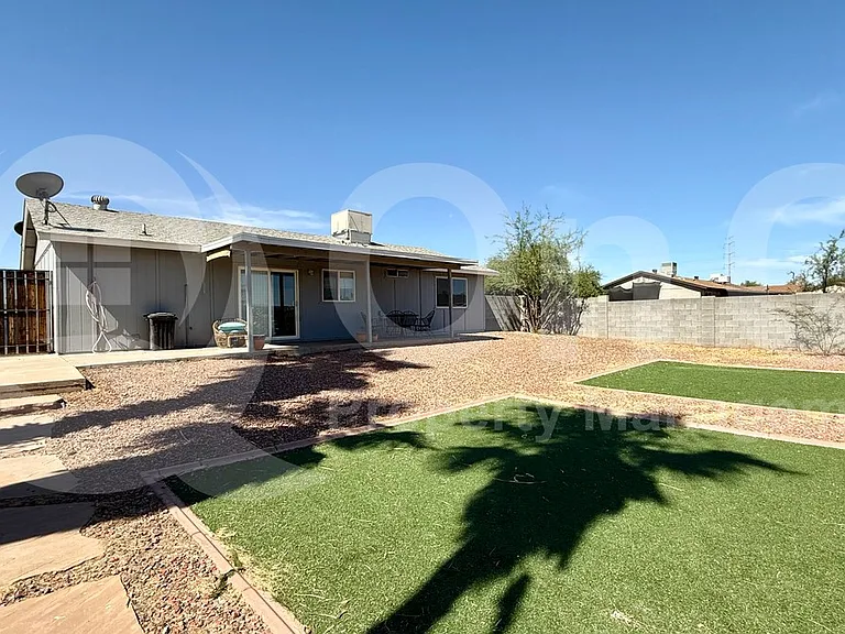 1040 W Yale Dr — Photo 14