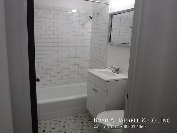 5th image of 954 E 84th Pl #3-2C