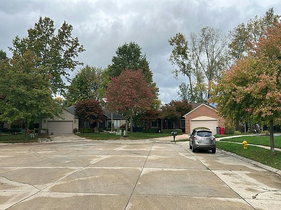 5th image of 43570 Naves Ct