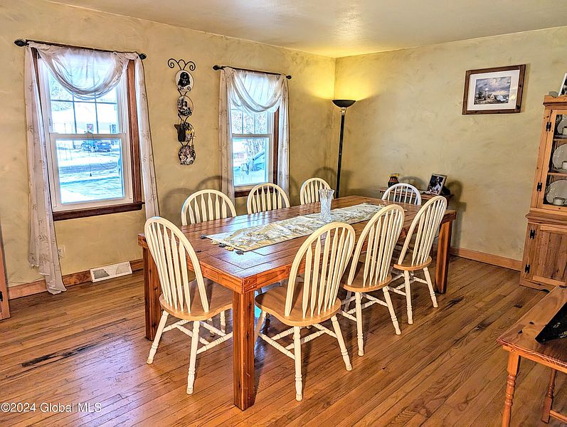 4th image of 41 Van Dyke Drive S