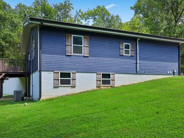 432 Parker Ln, Bradyville, TN 37026