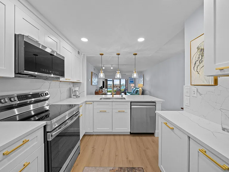 6051 Sun Blvd #111 — Photo 9