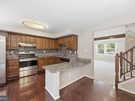 3rd image of 14126 Red River Dr