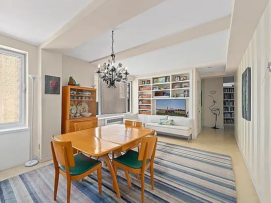 4th image of 120 E 79th St APT 20A