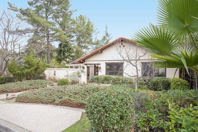 1st image of 204 Casitas Bulevar