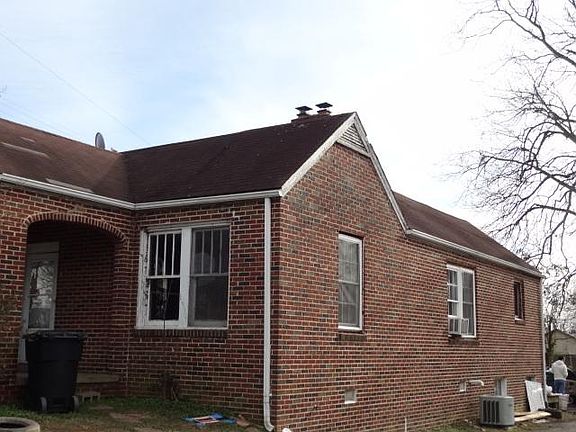2nd image of 814 W Webb Ave