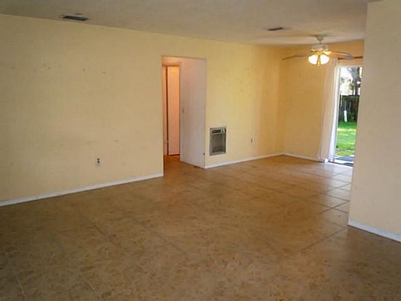 5th image of 8440 NW 15th St