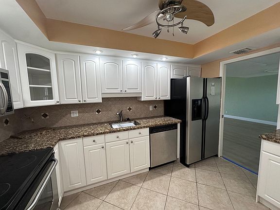 5th image of 3850 Oaks Clubhouse Drive #403