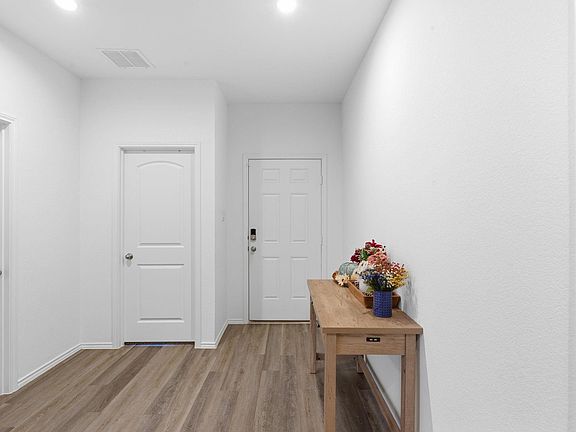 5th image of 322 Coral Drift Ct