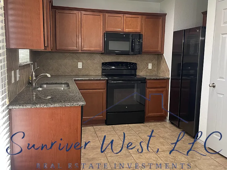 5413 Pinery Dr — Photo 5