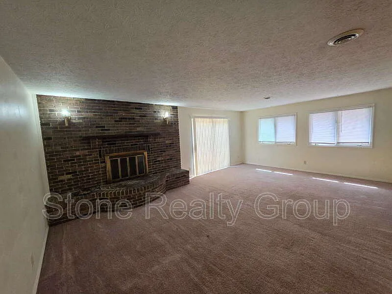 4350 S Sioux St — Photo 3