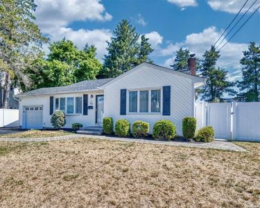 23 Ida Lane, North Babylon, NY, 11703