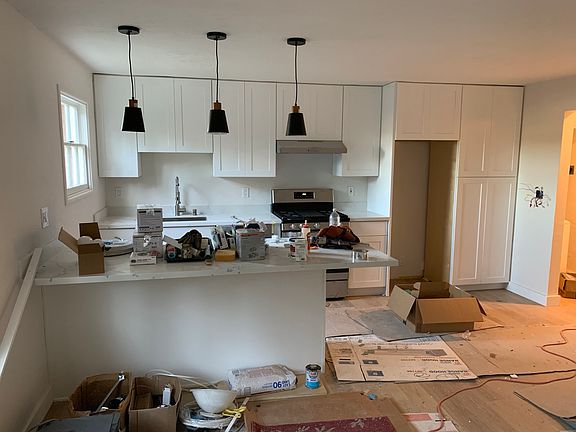 3rd image of 162 Almonte Blvd APT 3