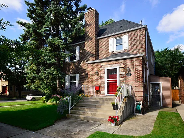 6700 N Fairfield Ave, Chicago, IL 60645