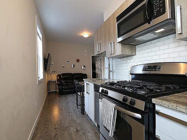 174 Clarence St — Photo 1