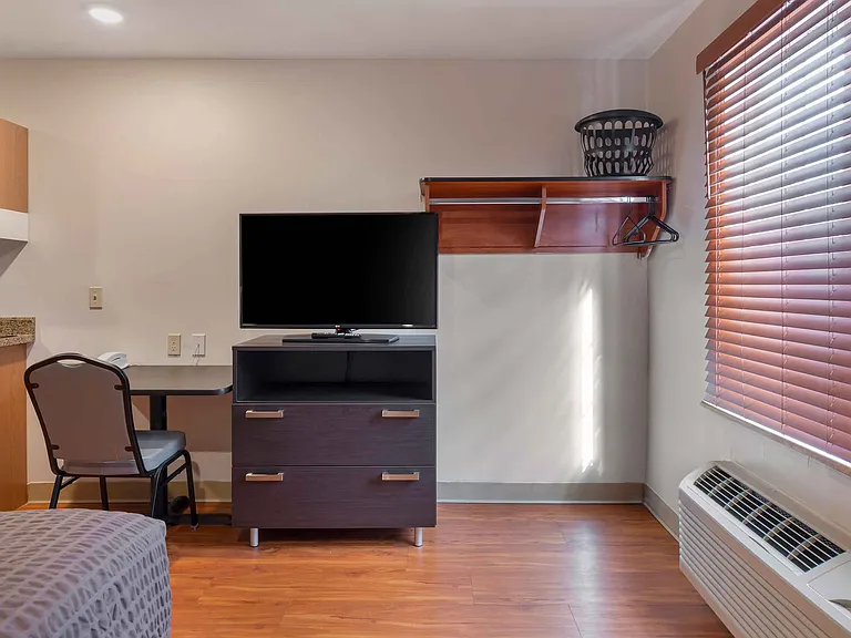Studio Suite - 1 Full Bed