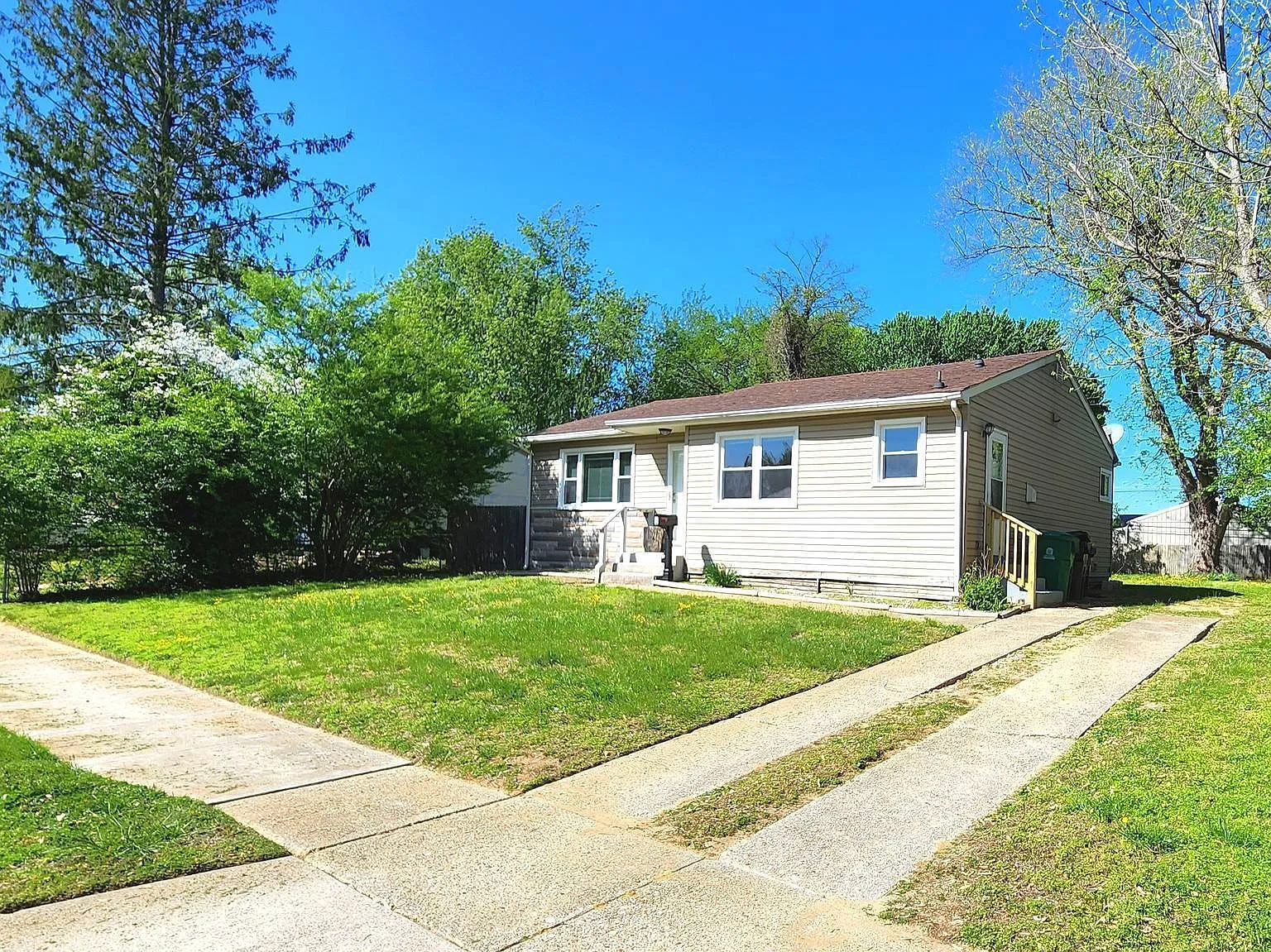 3 bed, 1074 sqft, $1,750 — Photo 3