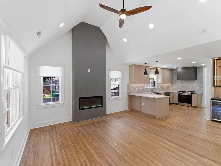 1838 Merriman Ave — Photo 2