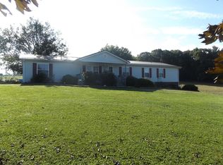 827 Lovell Rd, Hillsville, VA 24343