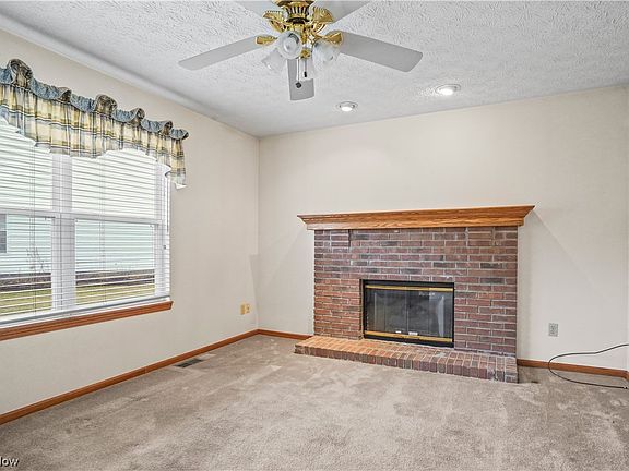 4th image of 555 Hastings Ct