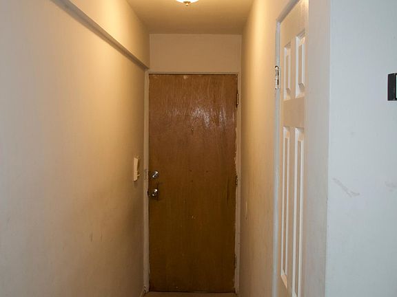 5th image of 2339 W Touhy Ave #1