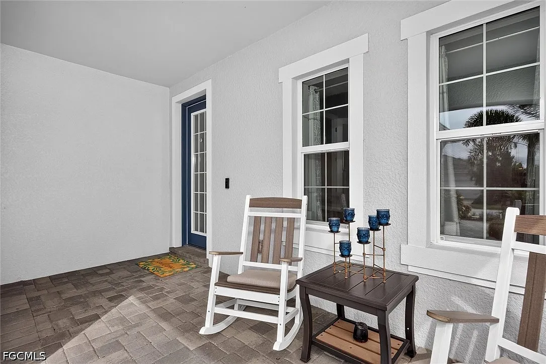 3 bed, 2.5 bath, 2016 sqft, $8,500 — Photo 3